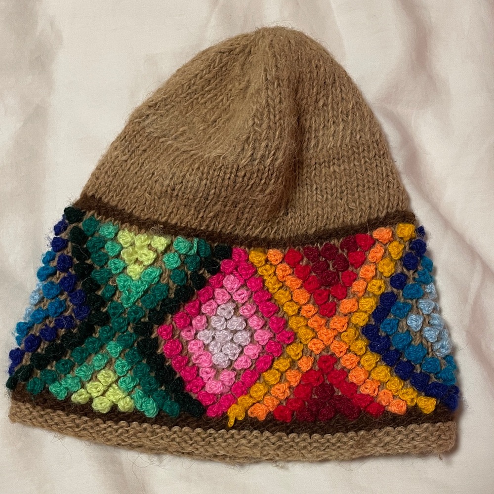 Colorful Peruvian Wool Beanie with Geometric Pattern - Picture 4 of 4